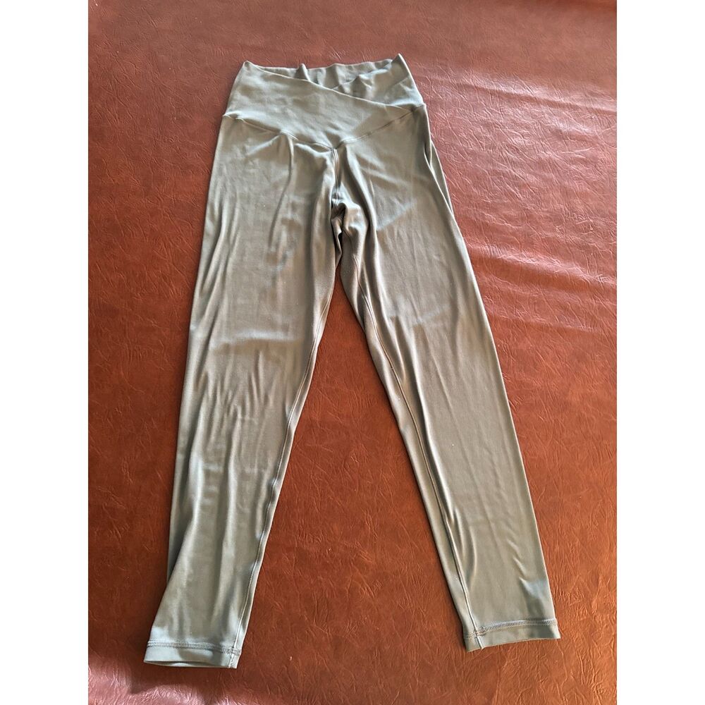 Aerie Offline Green Cross-Over High-Rise Leggings Size M Short